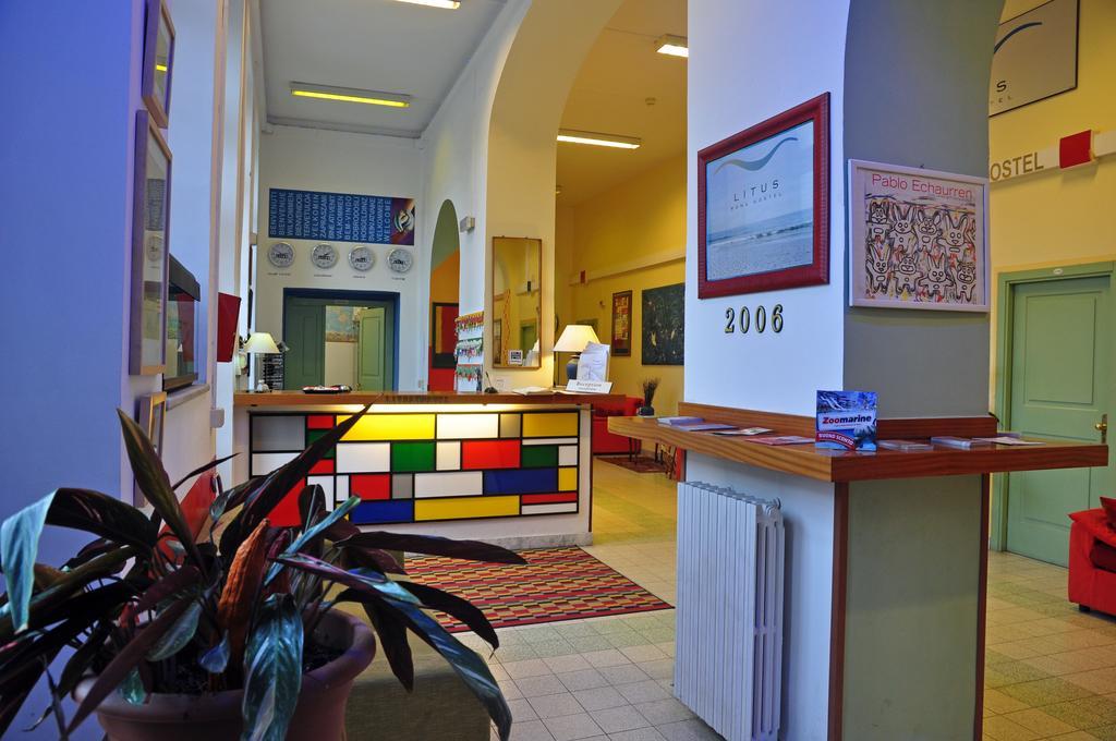 Litus Roma Hostel ลิโด ดิ ออสเตีย ภายนอก รูปภาพ The lobby of the hotel