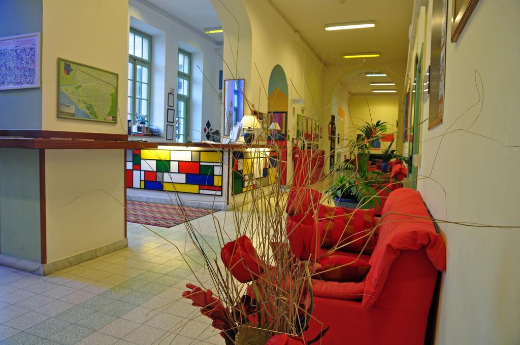 Litus Roma Hostel ลิโด ดิ ออสเตีย ภายนอก รูปภาพ The library