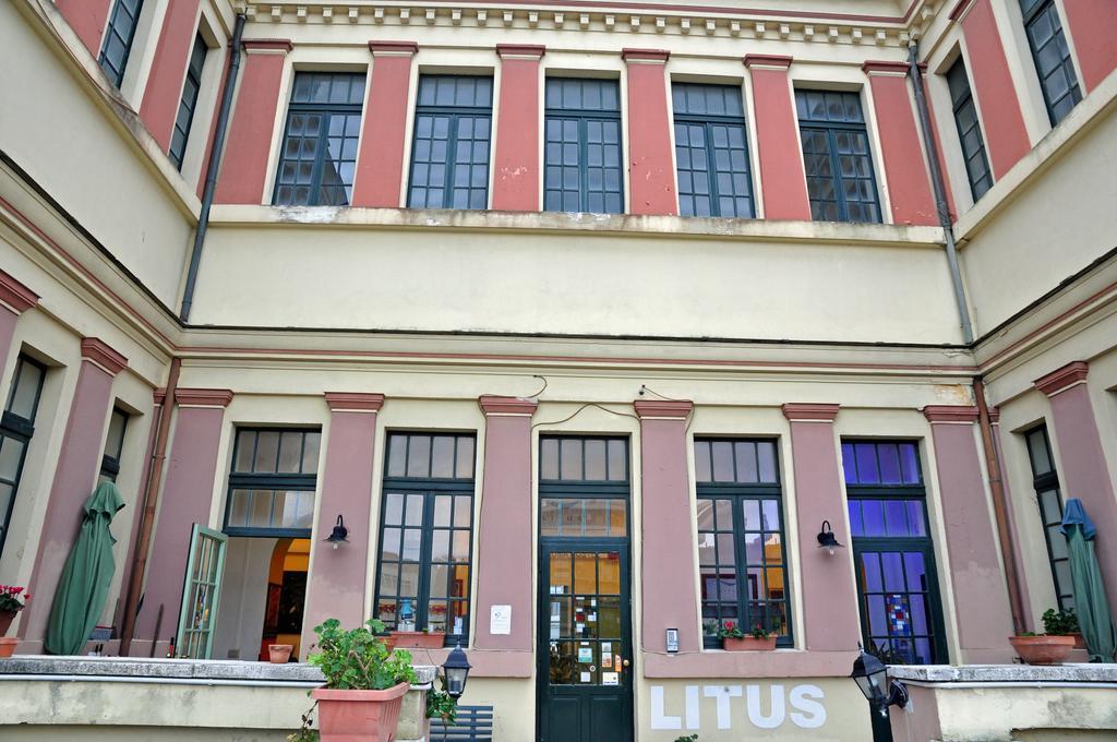 Litus Roma Hostel ลิโด ดิ ออสเตีย ภายนอก รูปภาพ The museum's entrance