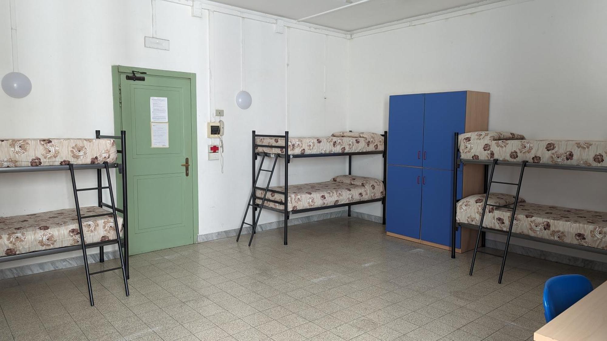 Litus Roma Hostel ลิโด ดิ ออสเตีย ภายนอก รูปภาพ Hostel room