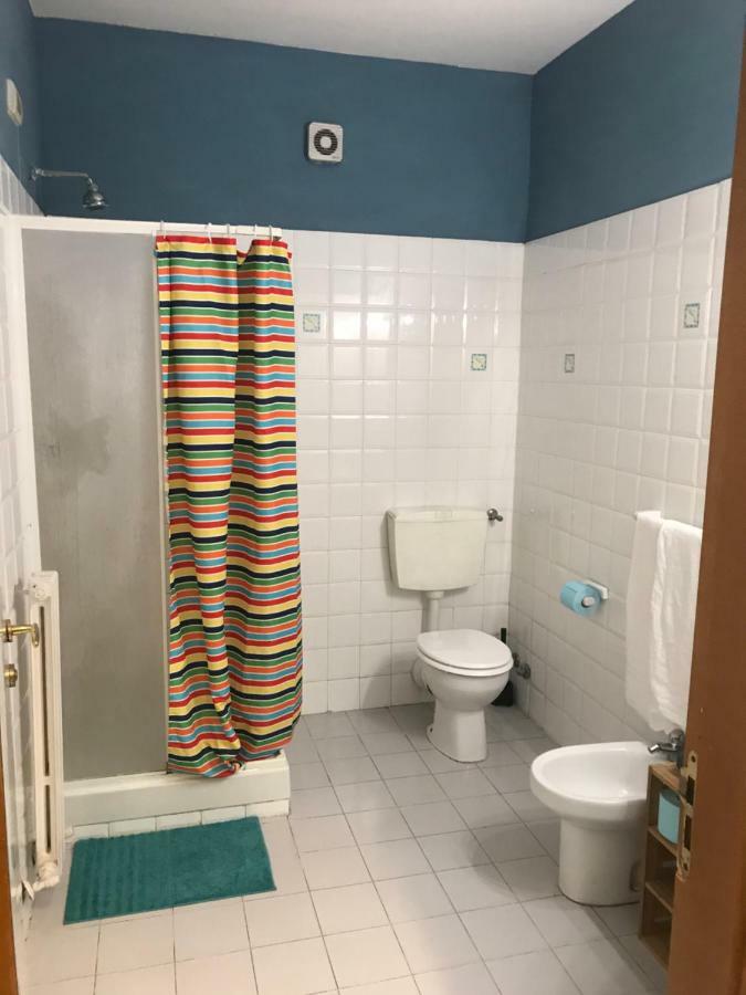 Litus Roma Hostel ลิโด ดิ ออสเตีย ภายนอก รูปภาพ A shower curtain